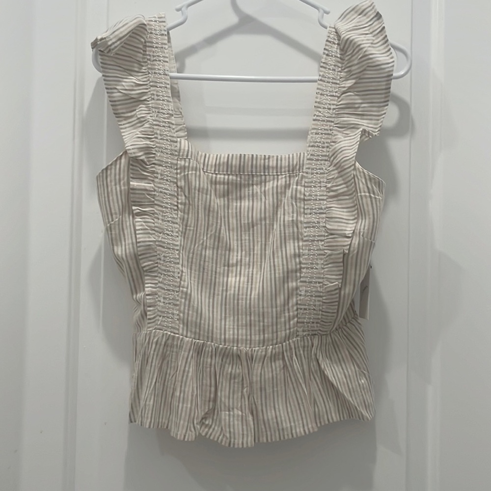 Cute blouse- NWT- SIZE M